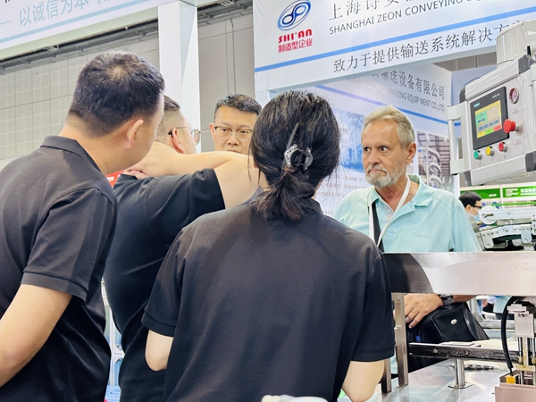 2023上海國際包裝展  與國外客戶深切交談.jpg